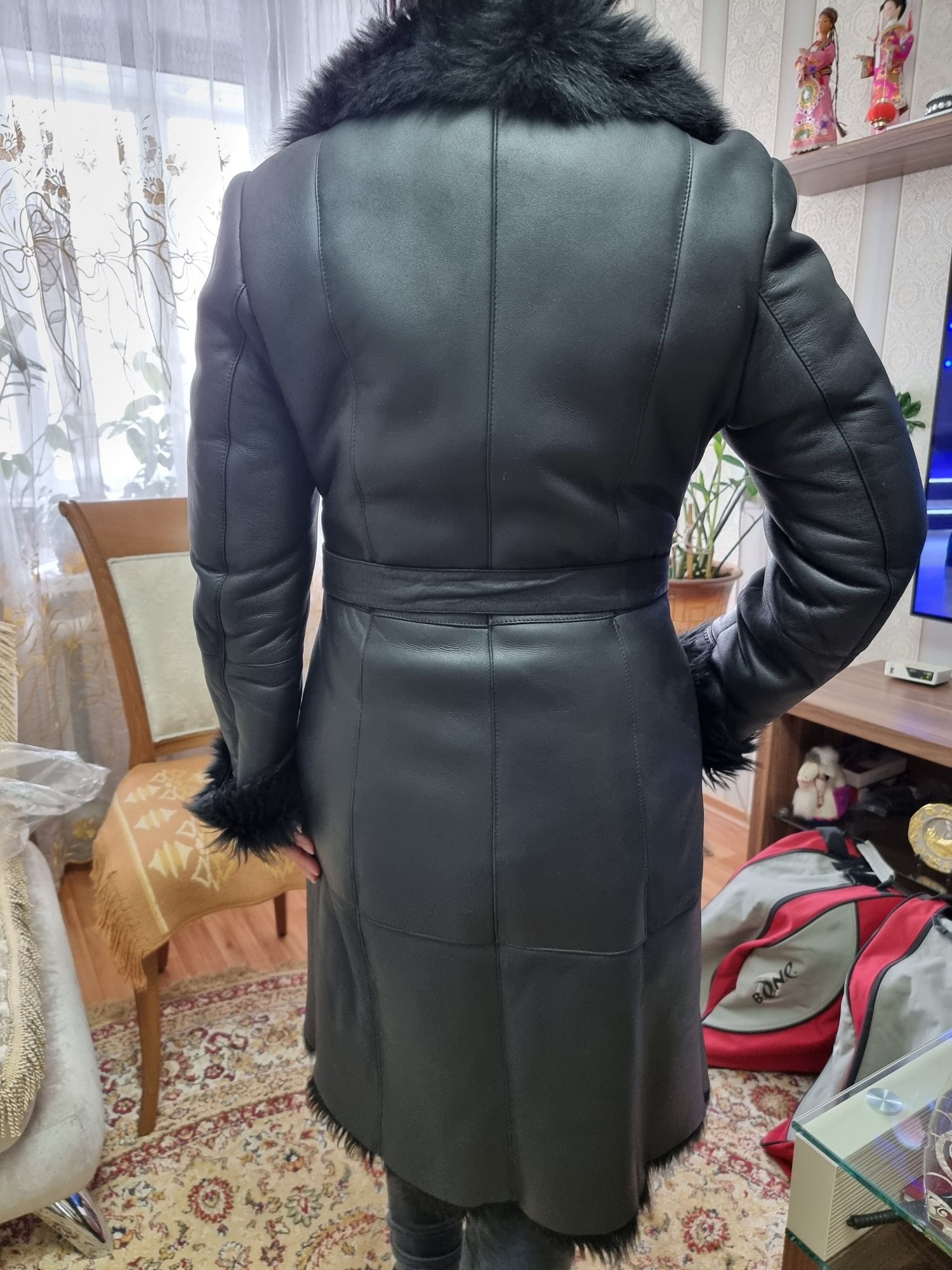 Продам кожаное  пальто изнутри-мех козы о из натуральной