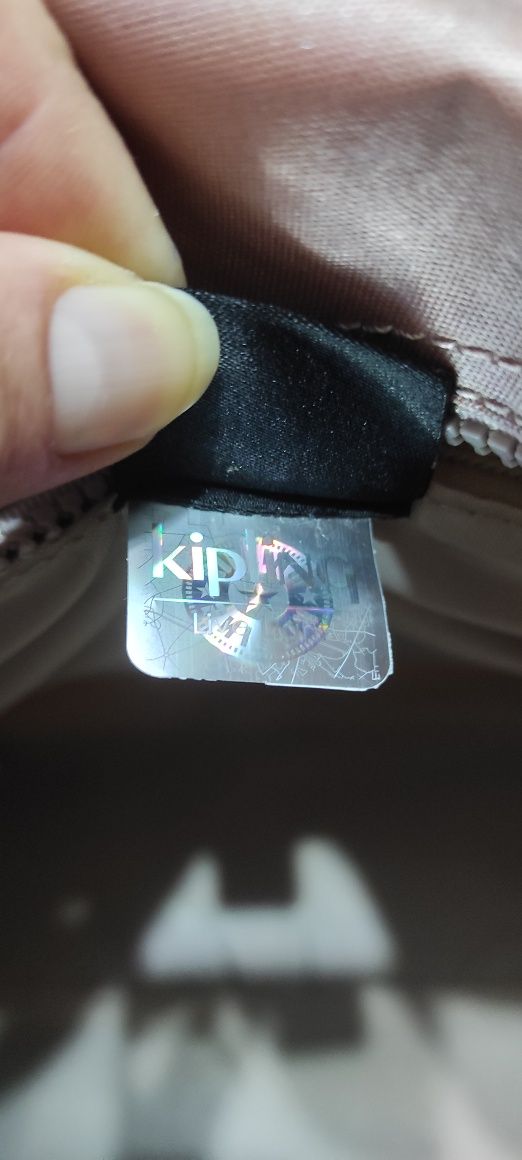 Сумку  Шикарную большую дорожную Кipling ОРИГИНАЛ продам