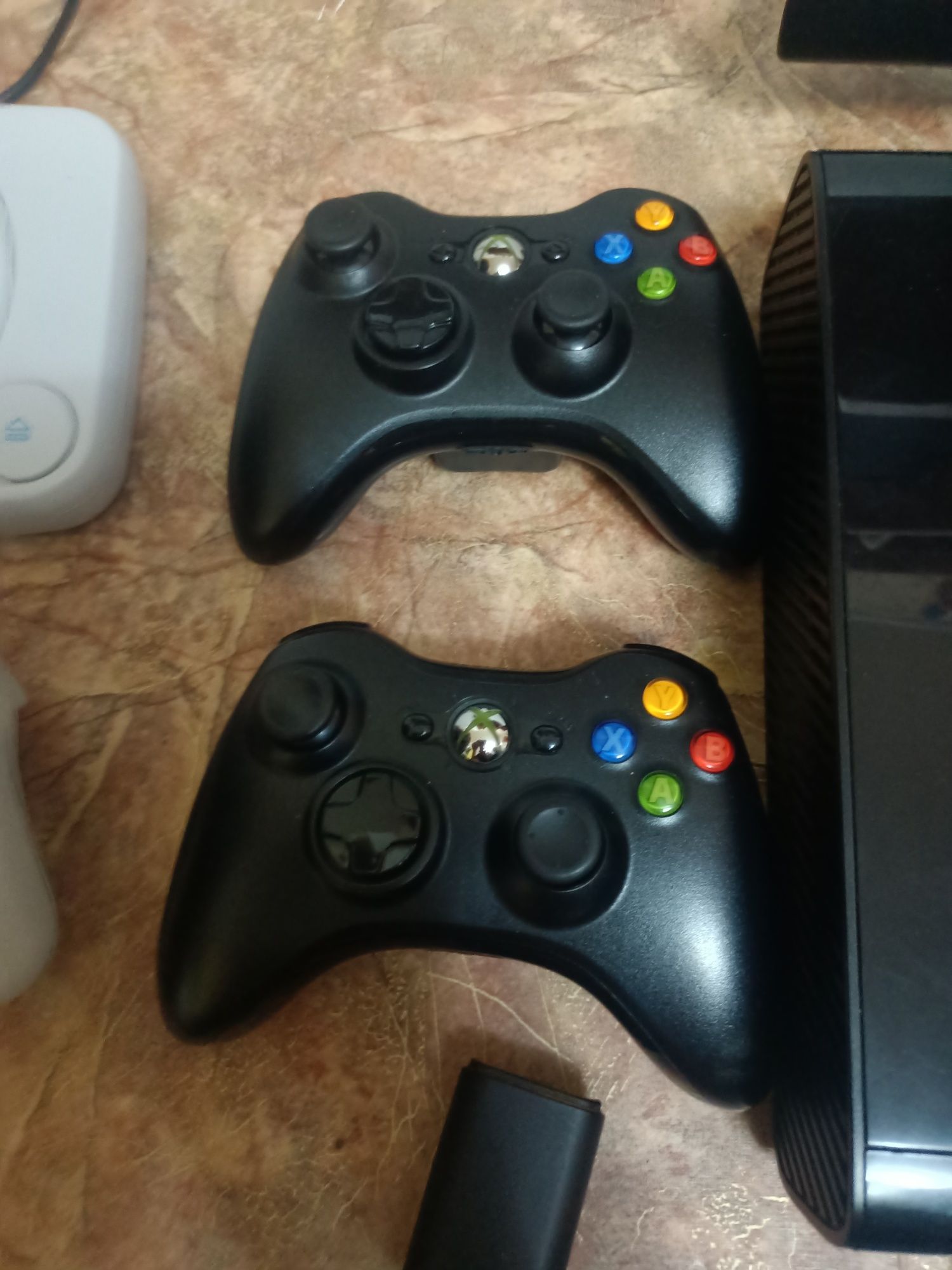 Xbox 360e в отличном состоянии