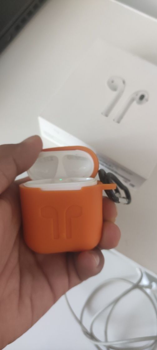 Продам оригинал кейс от Airpods 2