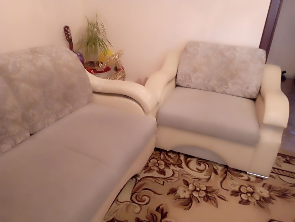 Продам диван, можно с двумя кресло-кроватями,с одним креслом