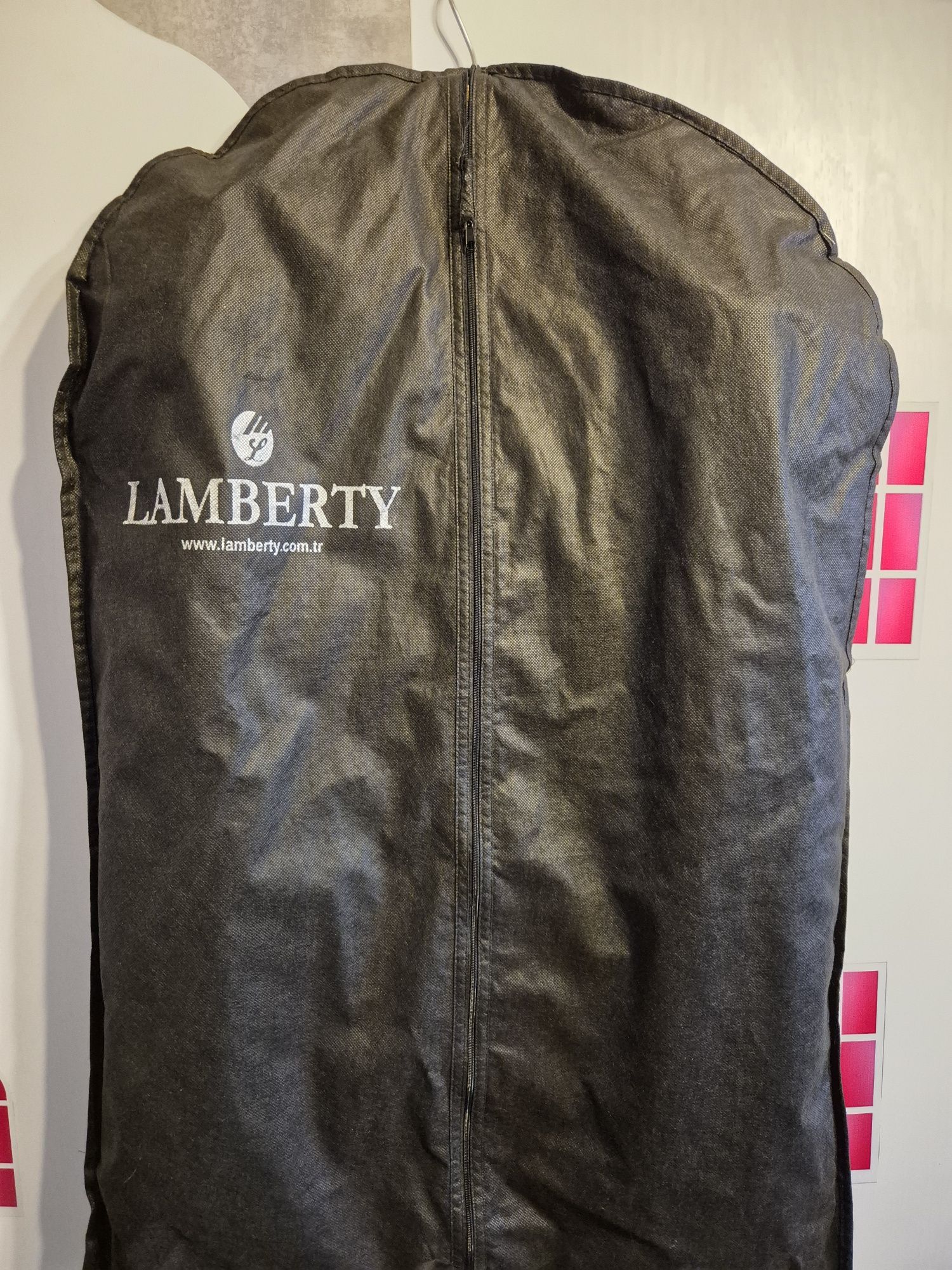 Костюм фирмы Lamberty