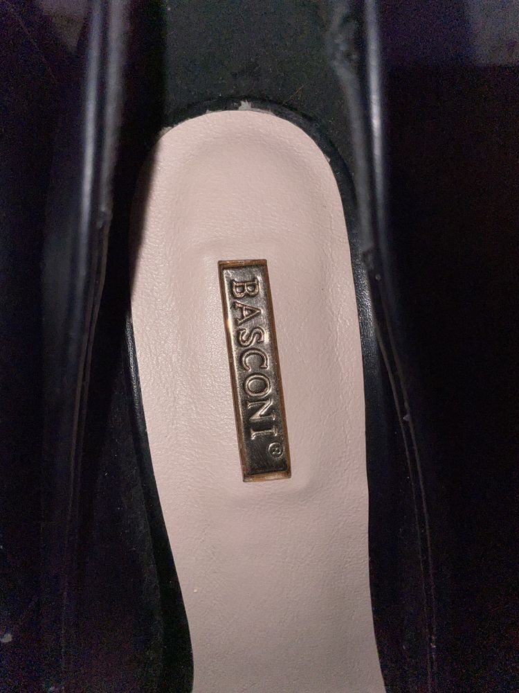 Продам туфли basconi