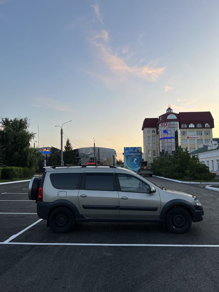 Продаю машину Largus