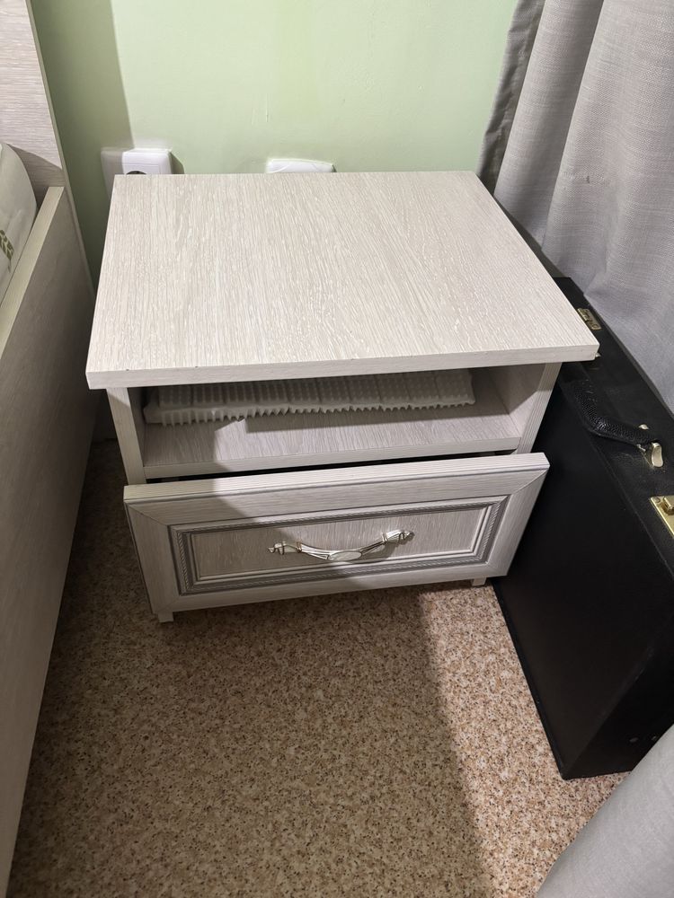 Продам спальный гарнитур