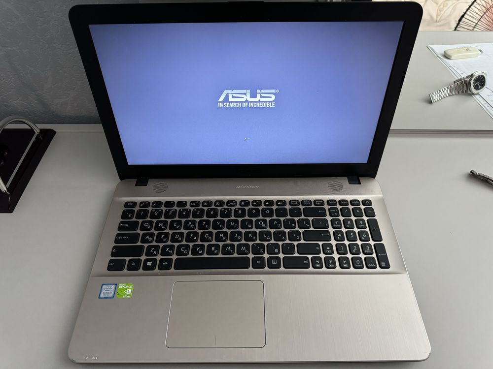 Ноутбук ASUS