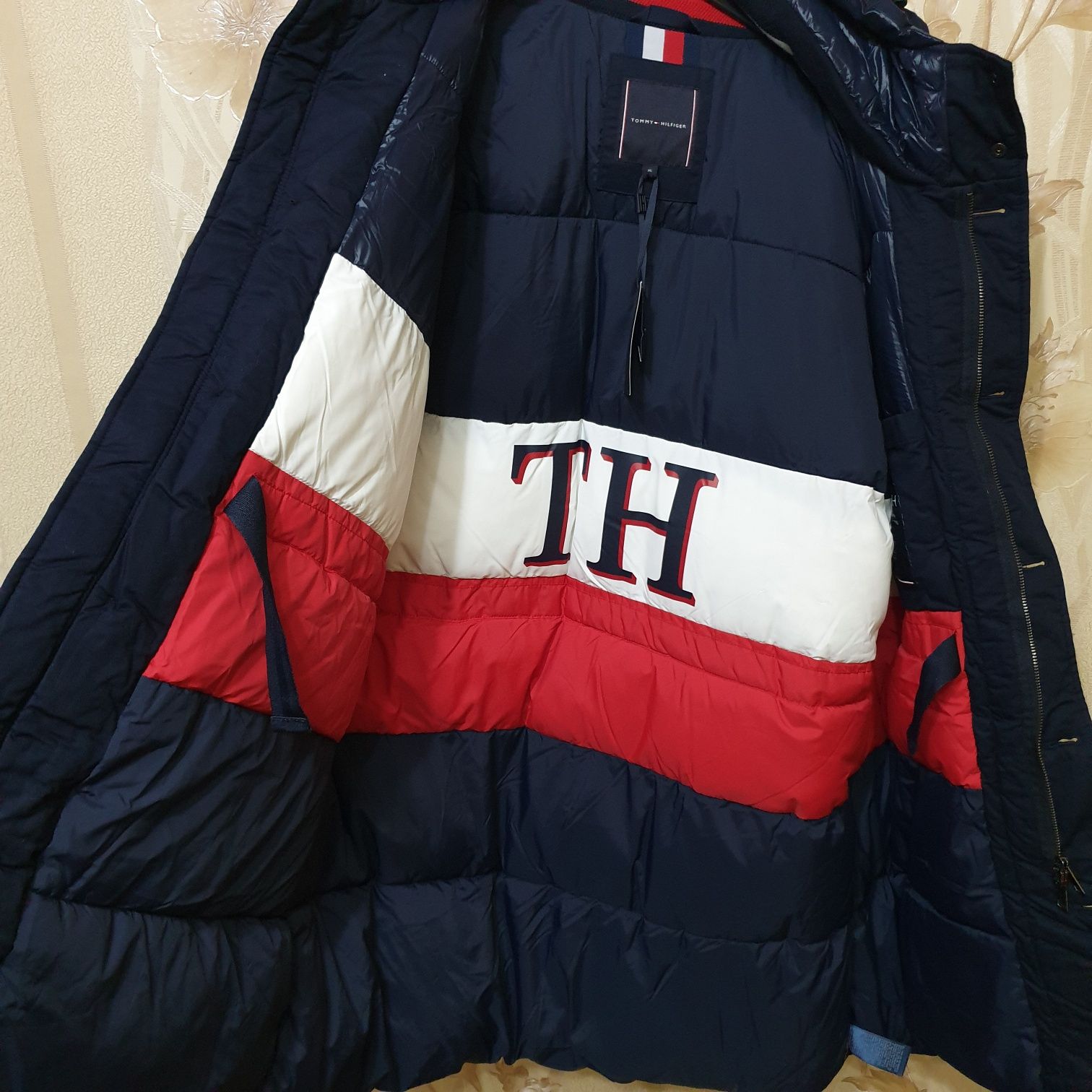 Продам новый зимний мужской пуховик Tommy Hilfiger.