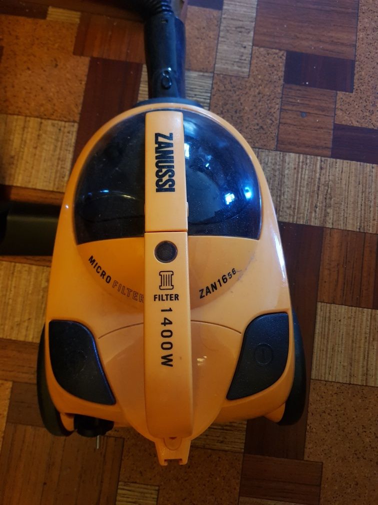 Продам пылесос фирмы zanussi со стаканом