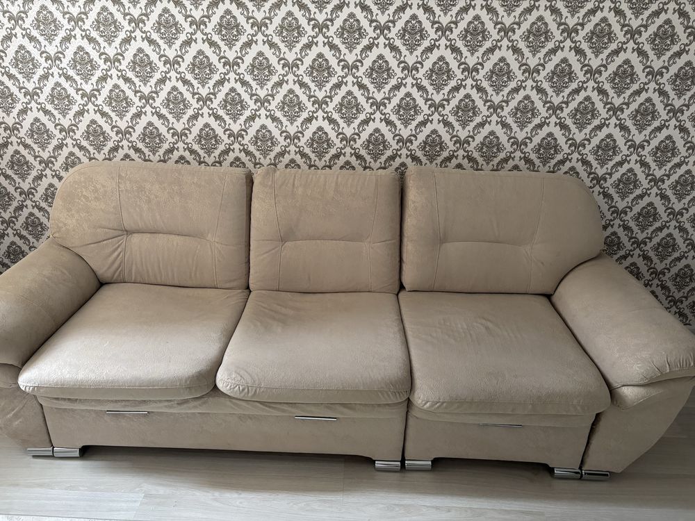 Продам диван для гостинной