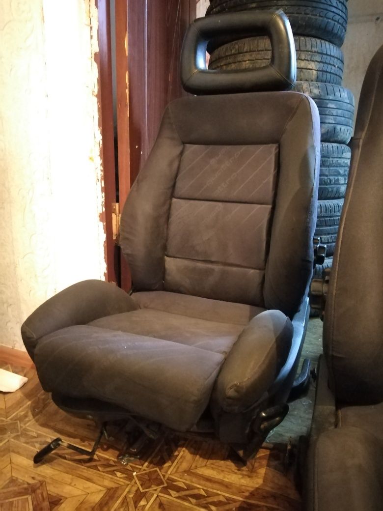 Продам запчасти на Ауди 100 с3