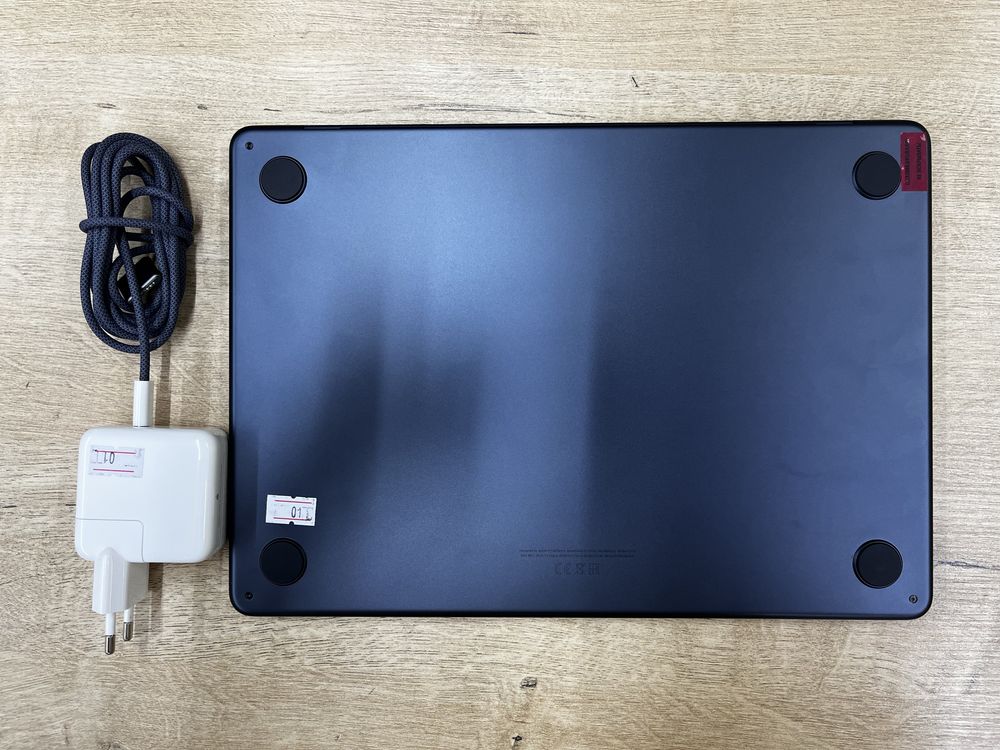 Тонкий ноутбук MacBook Air 13 2024  -  13.6 2K/Apple M3/16GB/SSD 256GB
