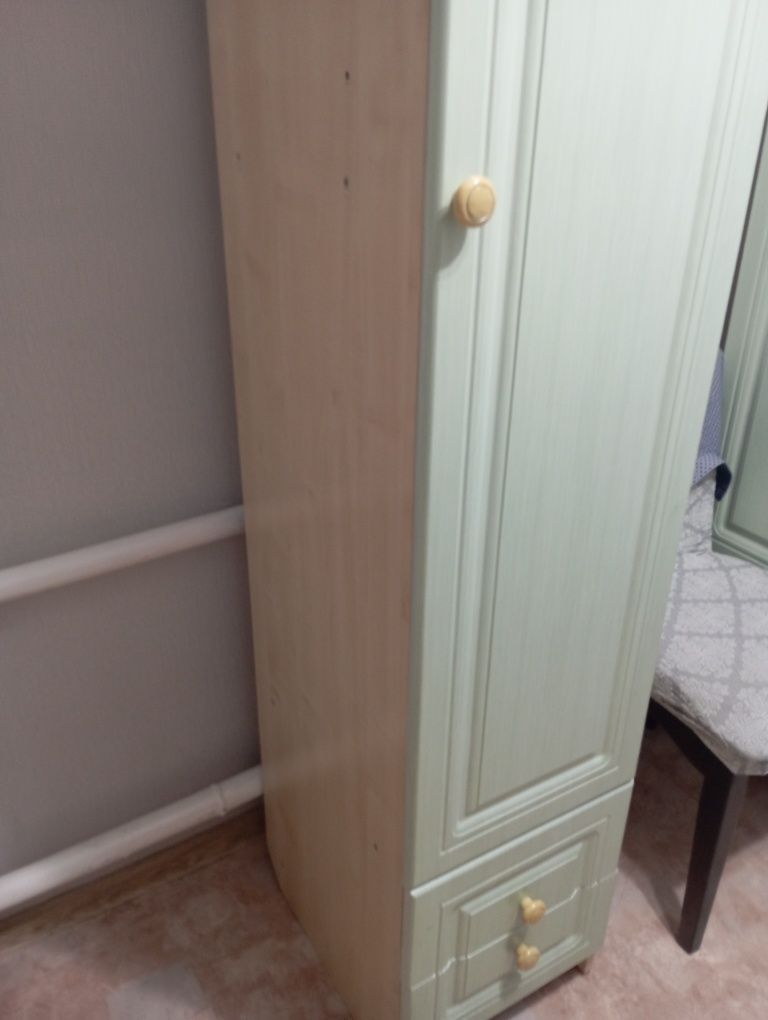 Шкаф.             .