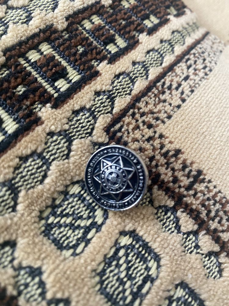 Продам часы КНБ и брошка