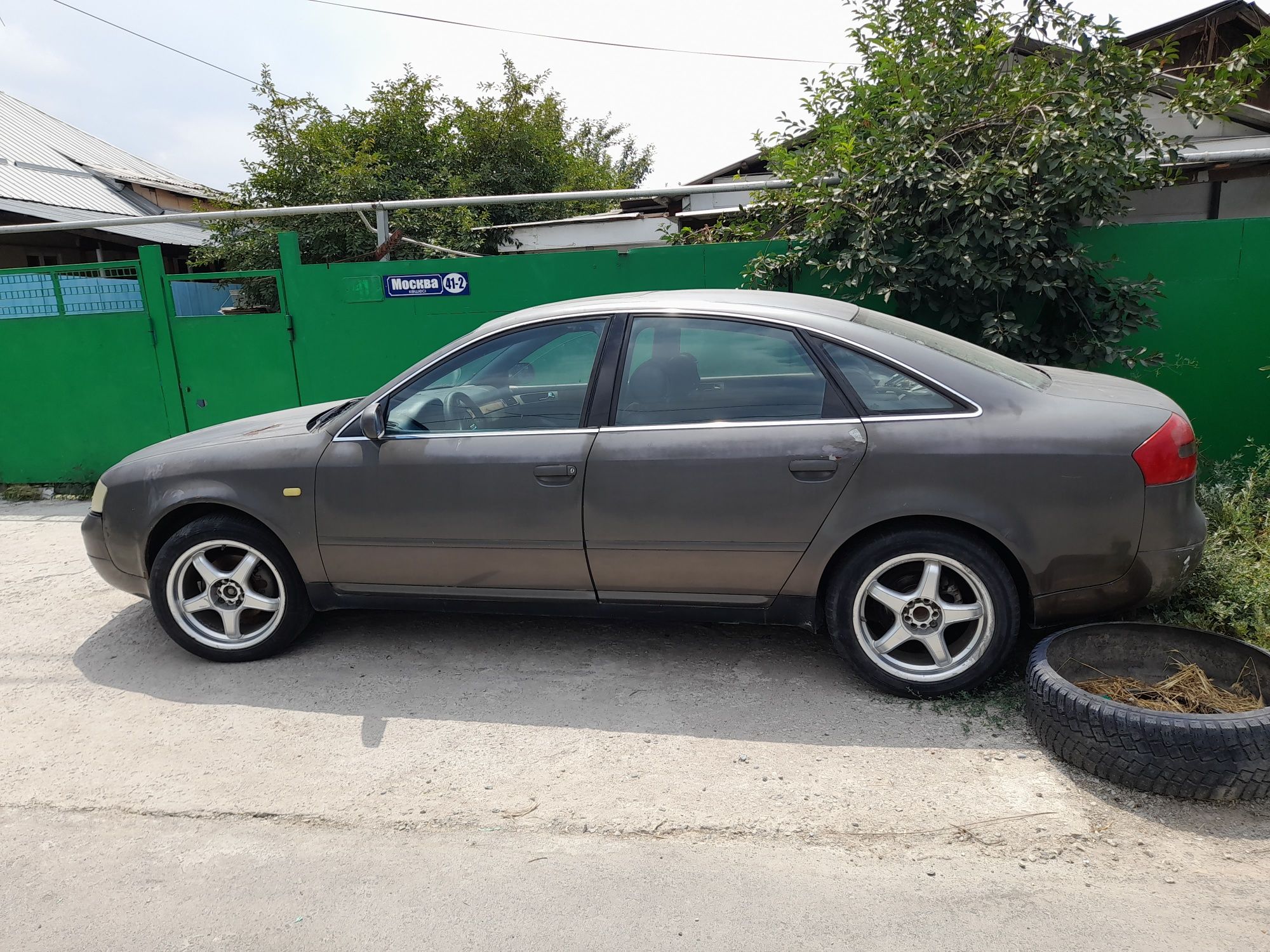 Срочно    Продам   Audi   A6.  2.4 л