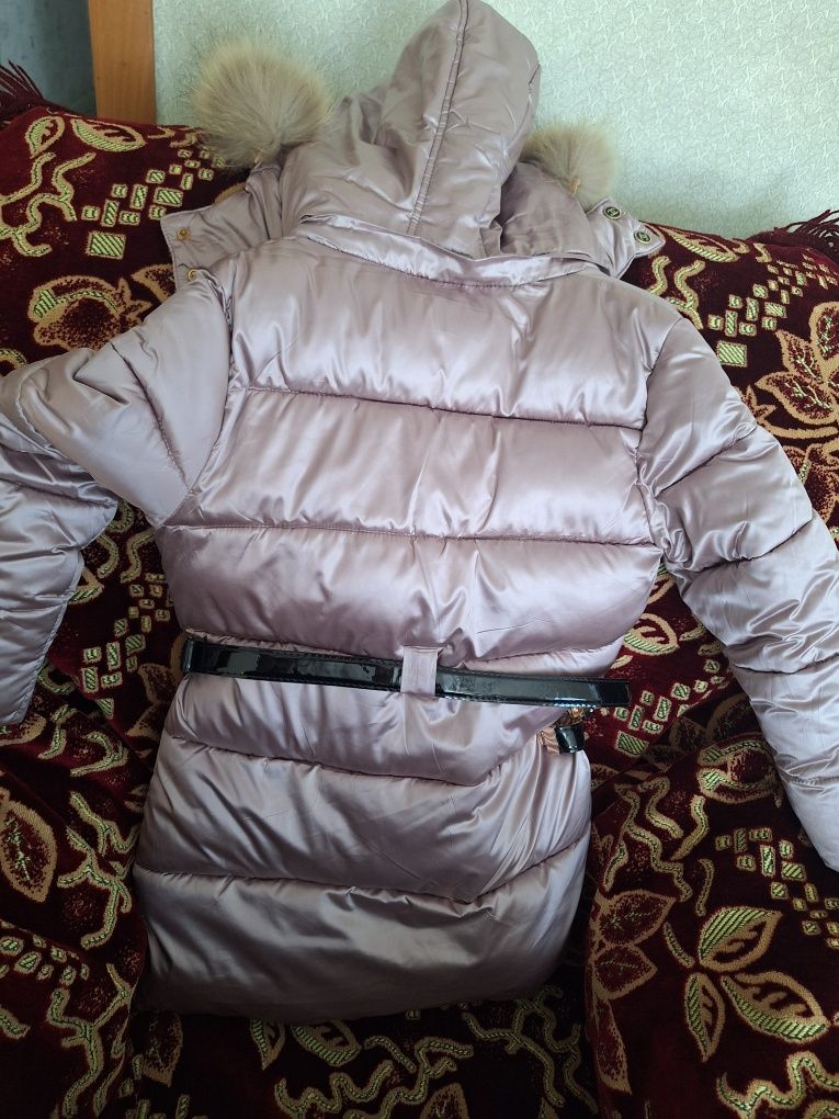 Продам пуховик на девочку