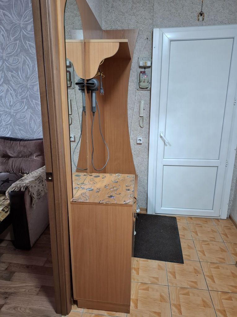 Продам прихожую б/у в хорошем состоянии