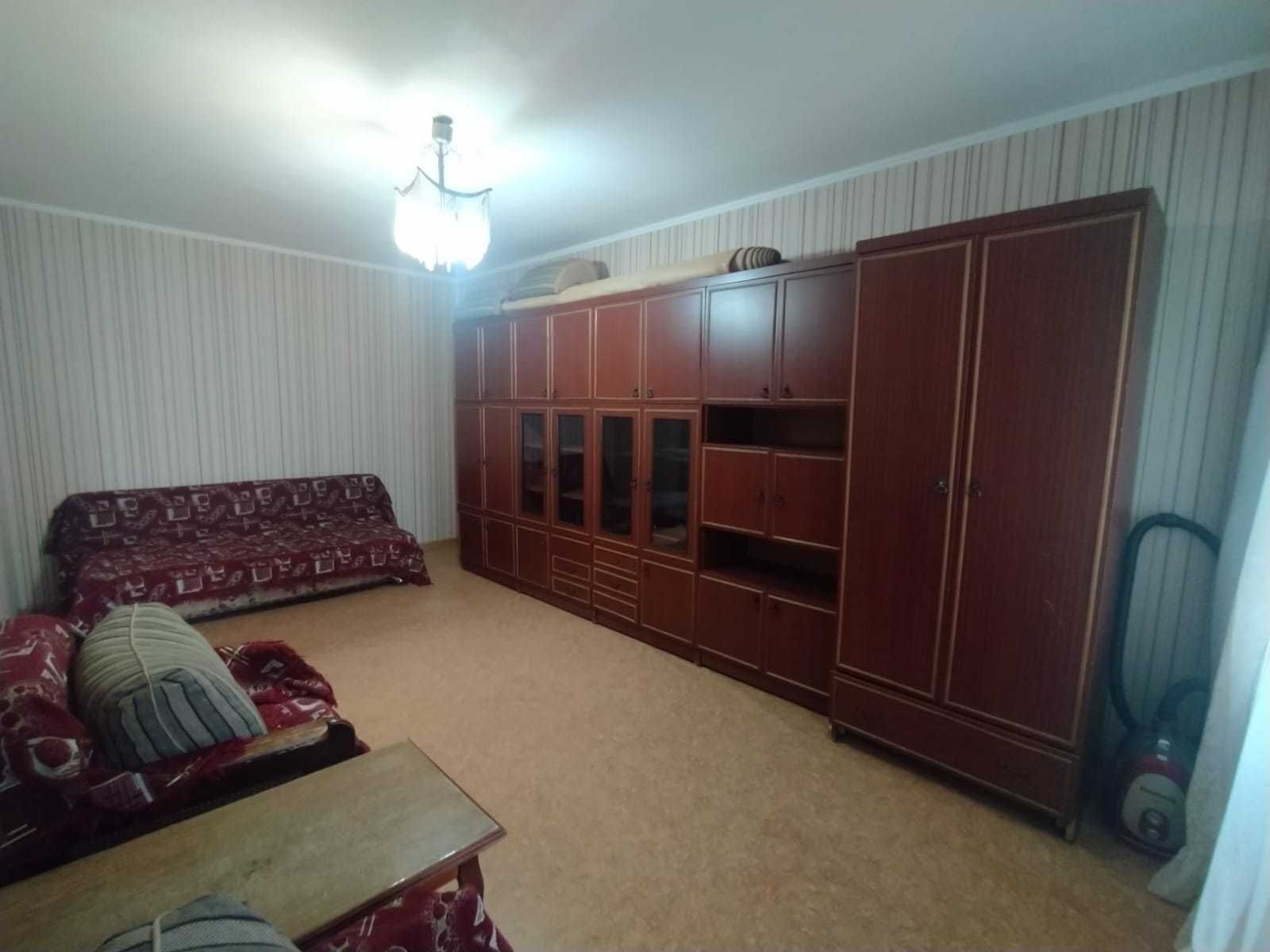 Продам 1 ком,кв в центре Города рядом ТРЦ"Citi Mall" 4этаж с мебелью