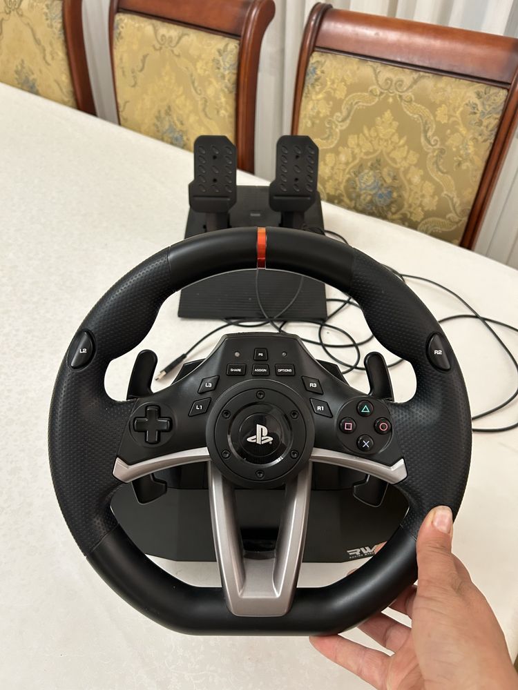 Игровой руль с педалями