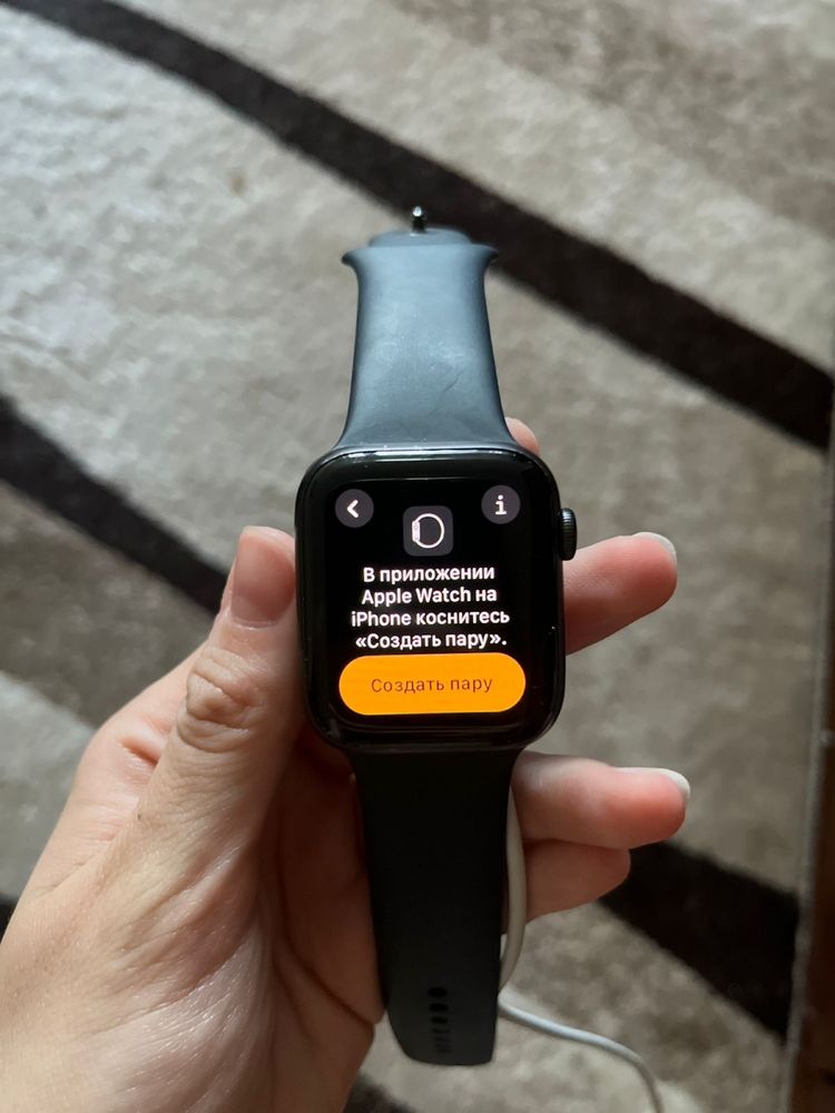 Продам Apple Watch SE 44 мм, полный комплект