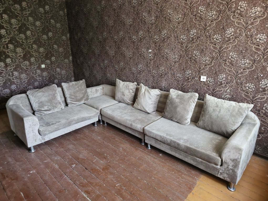 Продам диван в связи с переездом,  срочно