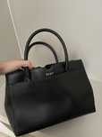 Продам кожаную сумку DKNY