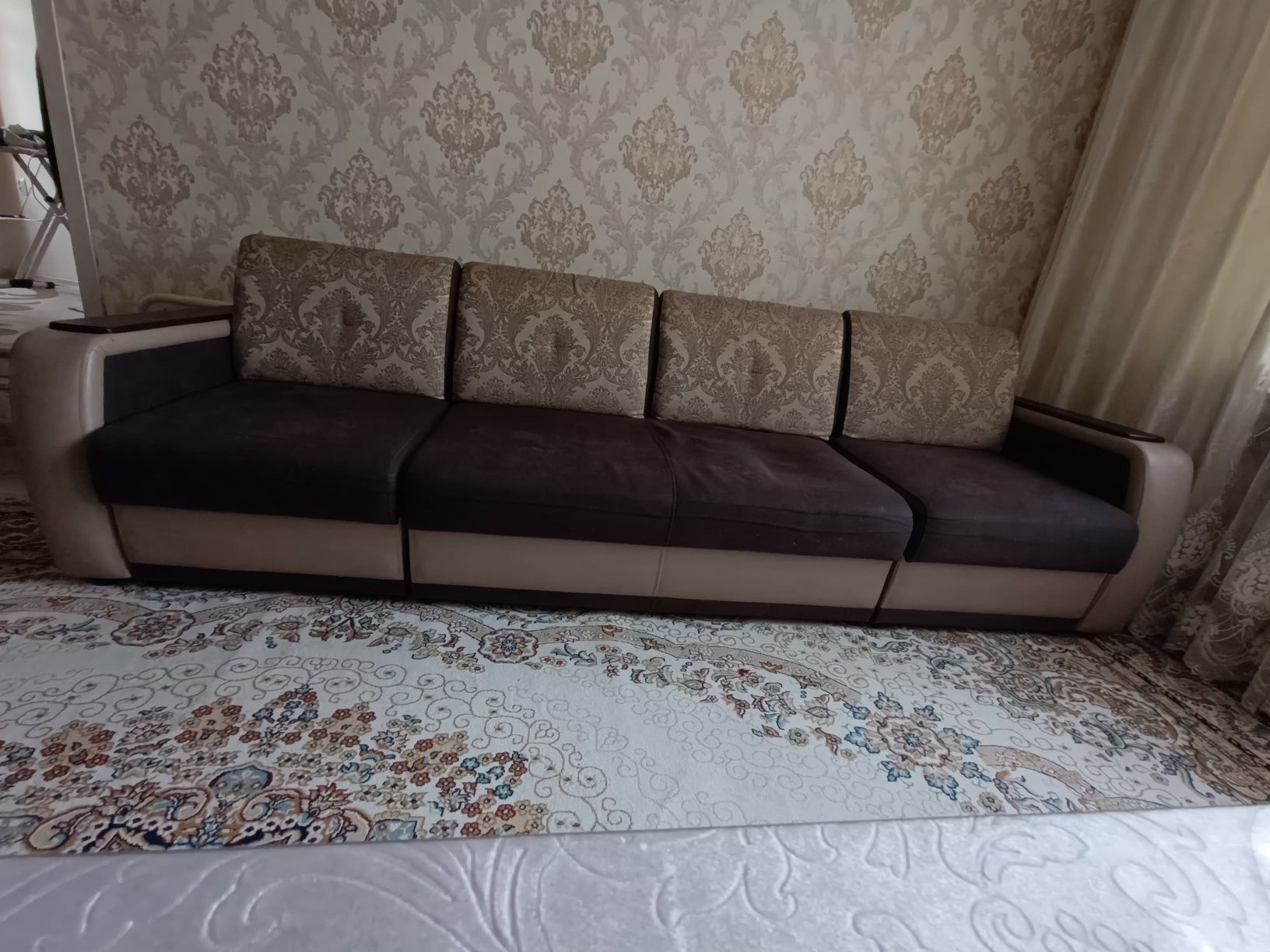 Продаётся коричневый диван