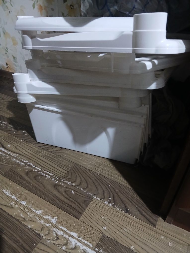Продаю пластмасса корзину
