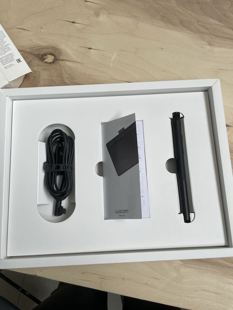 Wacom Intuos Medium графический планшет