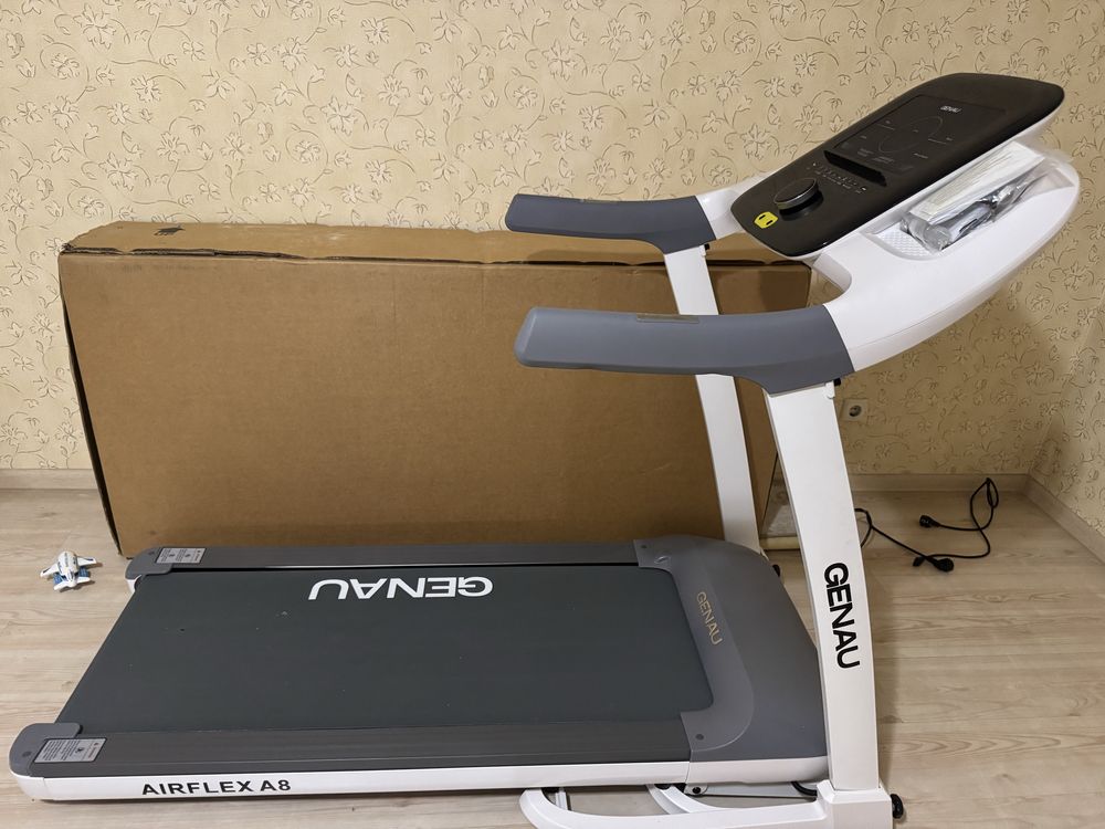 Продаю беговую дорожку Genau Airflex A8 (новая)