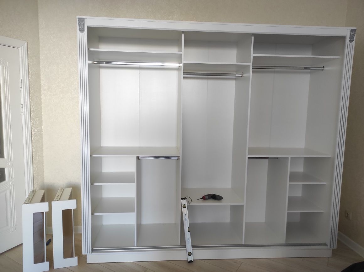 Продам новый шкаф купе. Собирается разбираться легко.