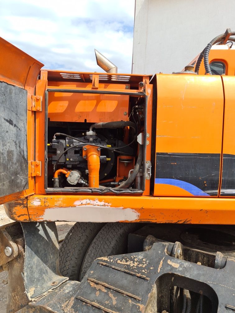 Колесный эксковатор Doosan 180 W-V