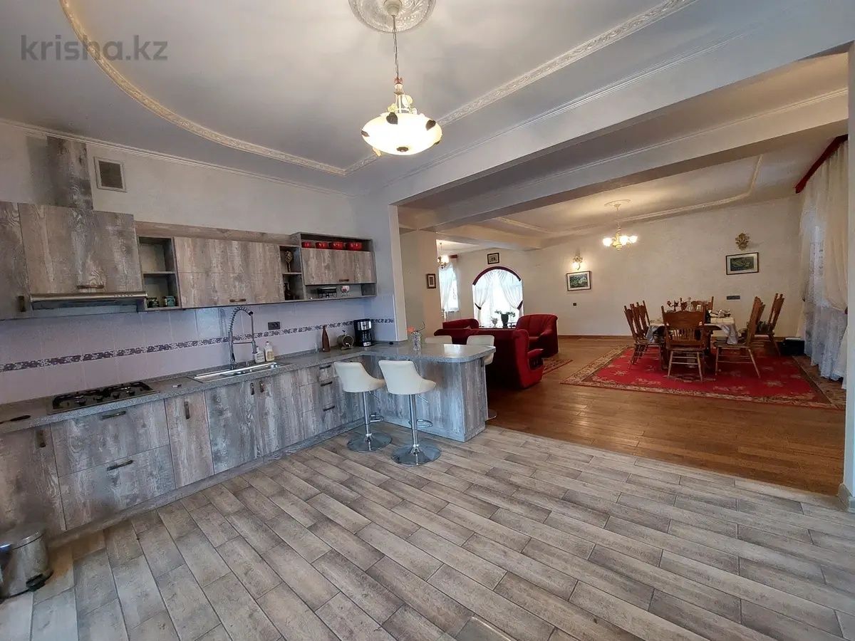 Дом 3-х этажный 220 м² В центре города