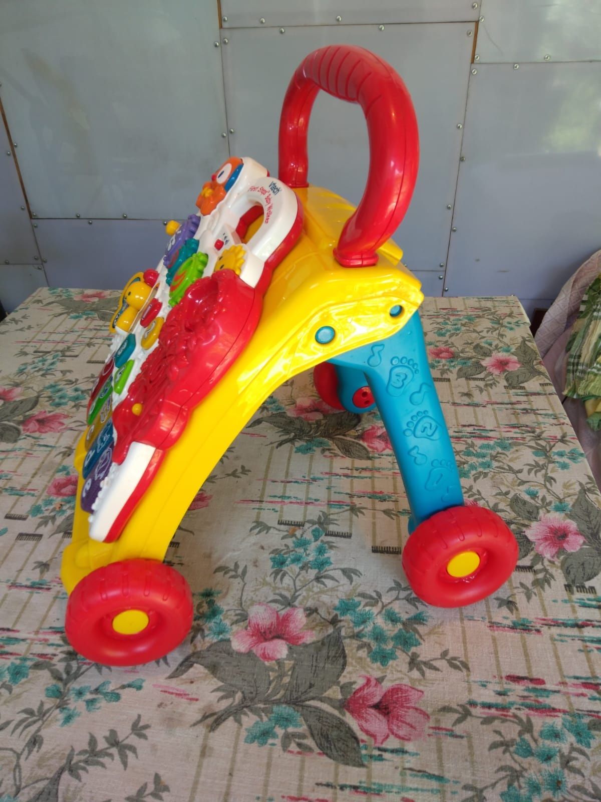 Ходунки с музыкой, игрушки