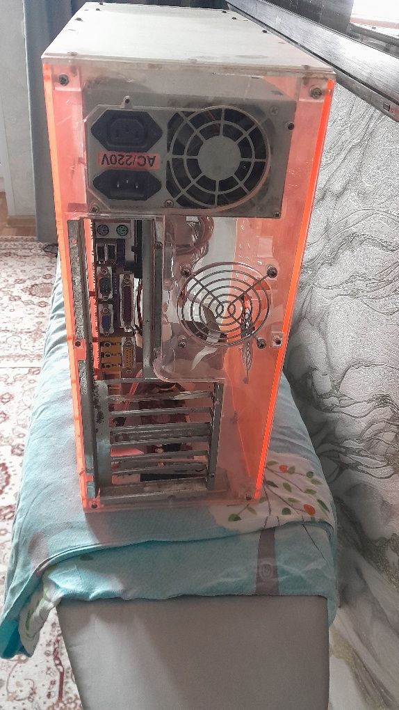 Корпус компьютерный из оргстекла прозрачный
