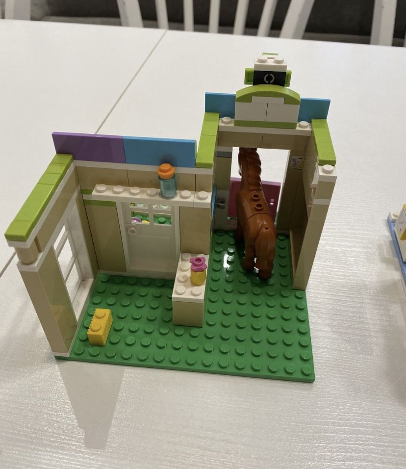 Продам Lego Friends Vet