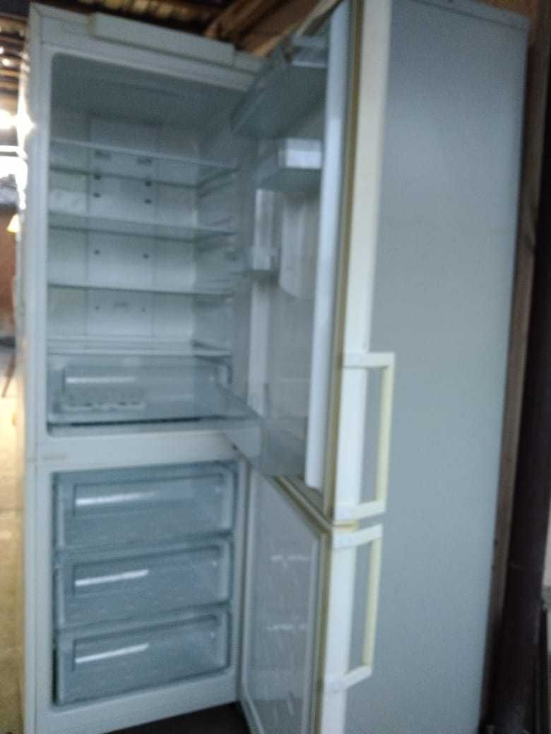холодильник Samsung