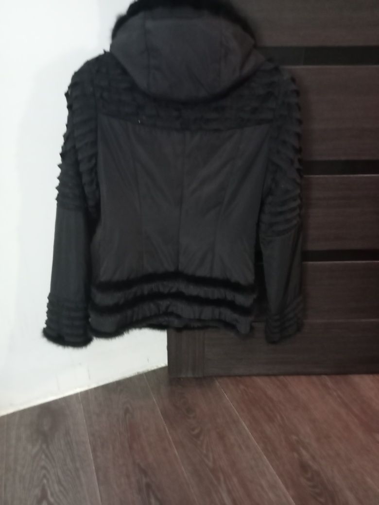 Продам женскую куртку