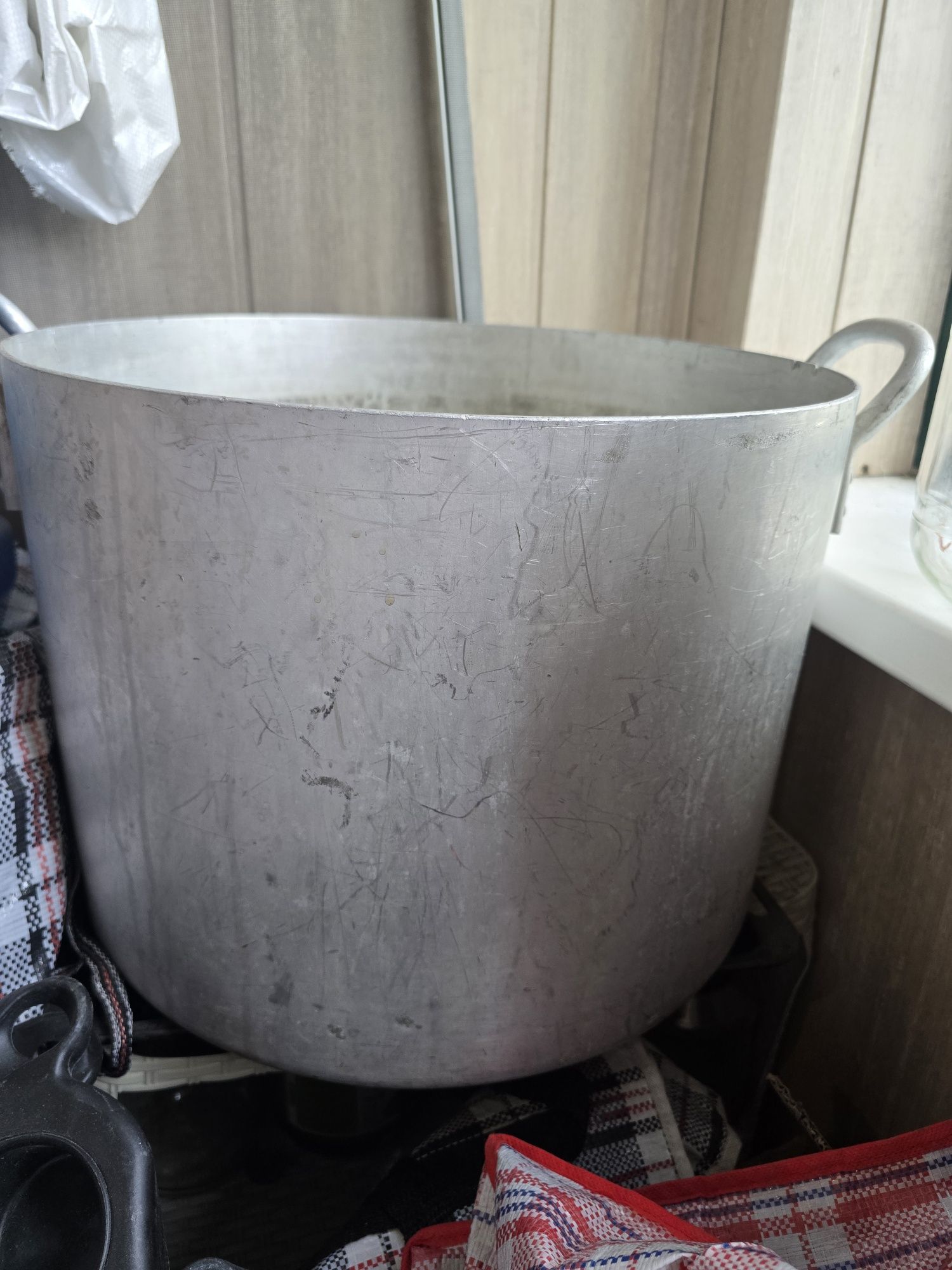 Продам алюминиевую кастрюлю