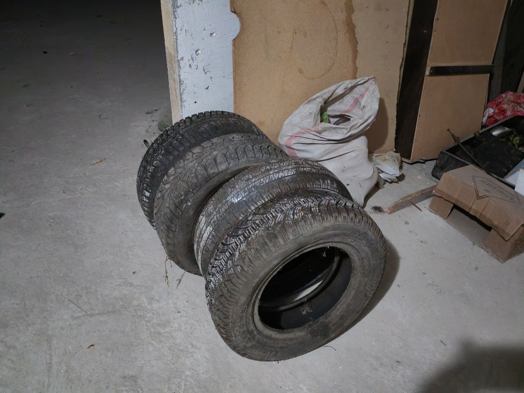 Продам покрышки на 13 175/70 состояние нормальное всех сразу оптом