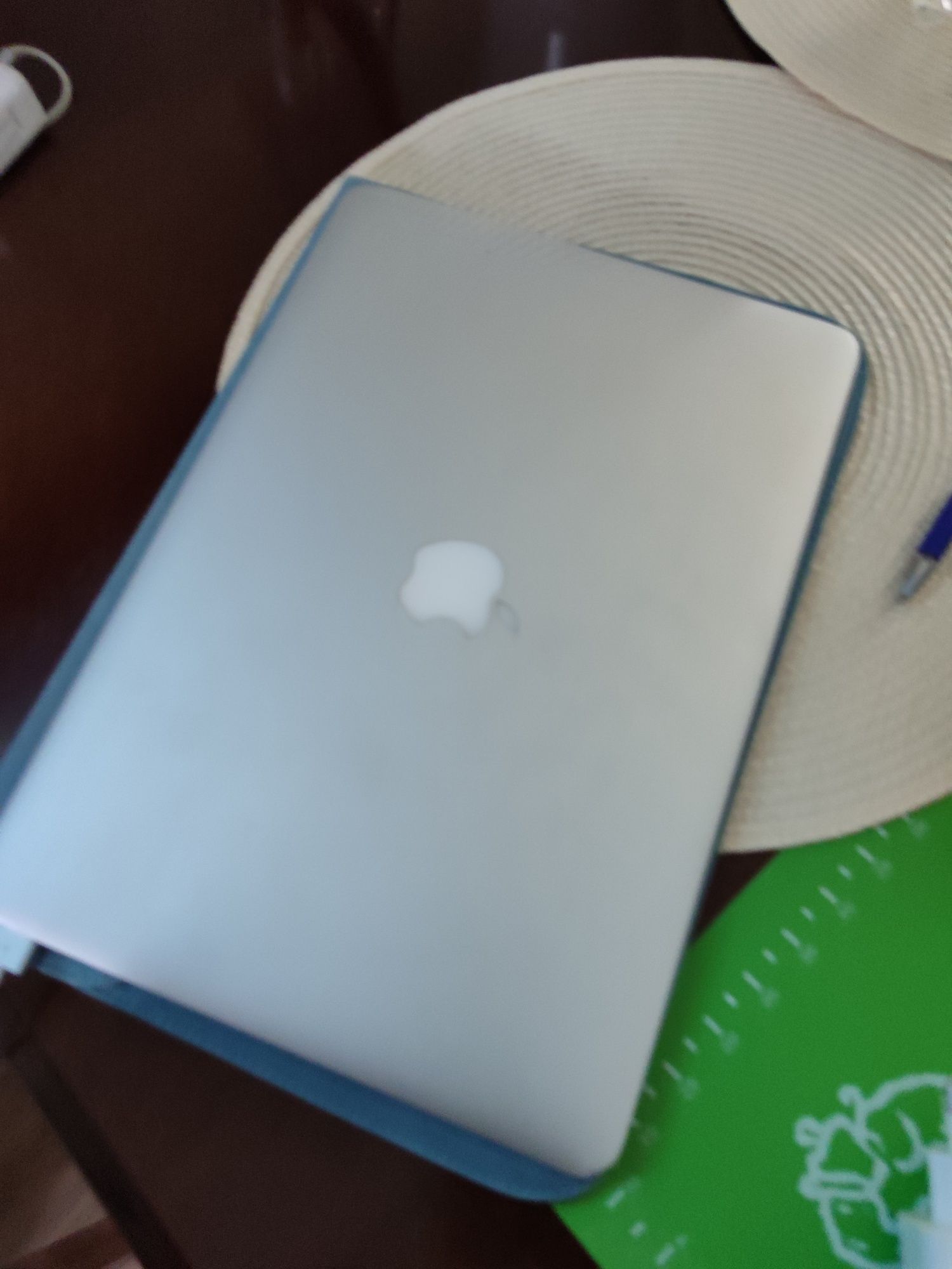MacBook Air 13, в хорошем состоянии