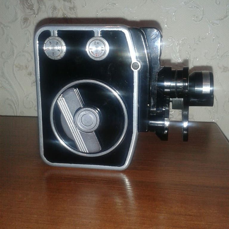 Раритетная кинокамера Экран 3