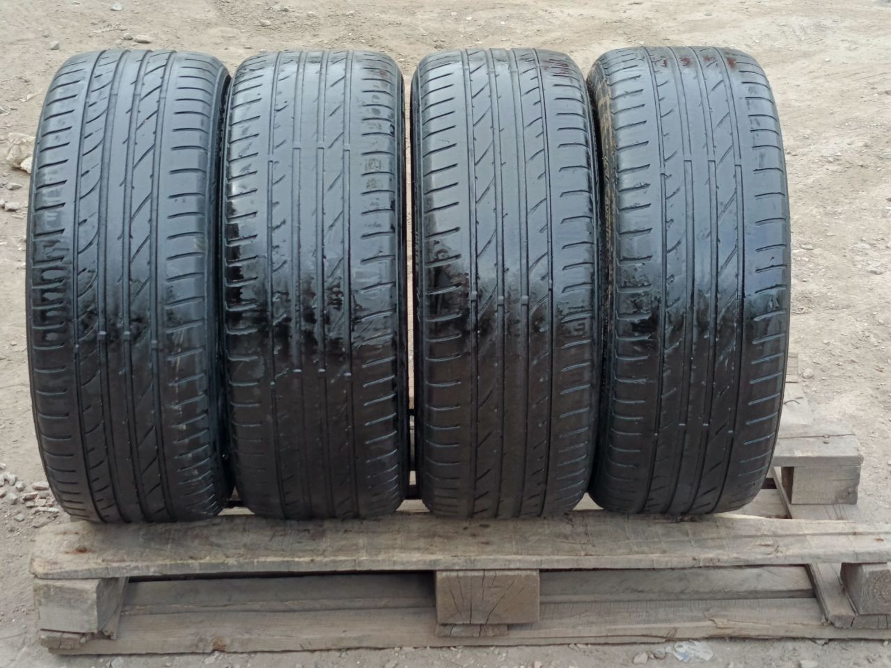 Шины безкамерки комплект 4 шт размер215/55 ZR17