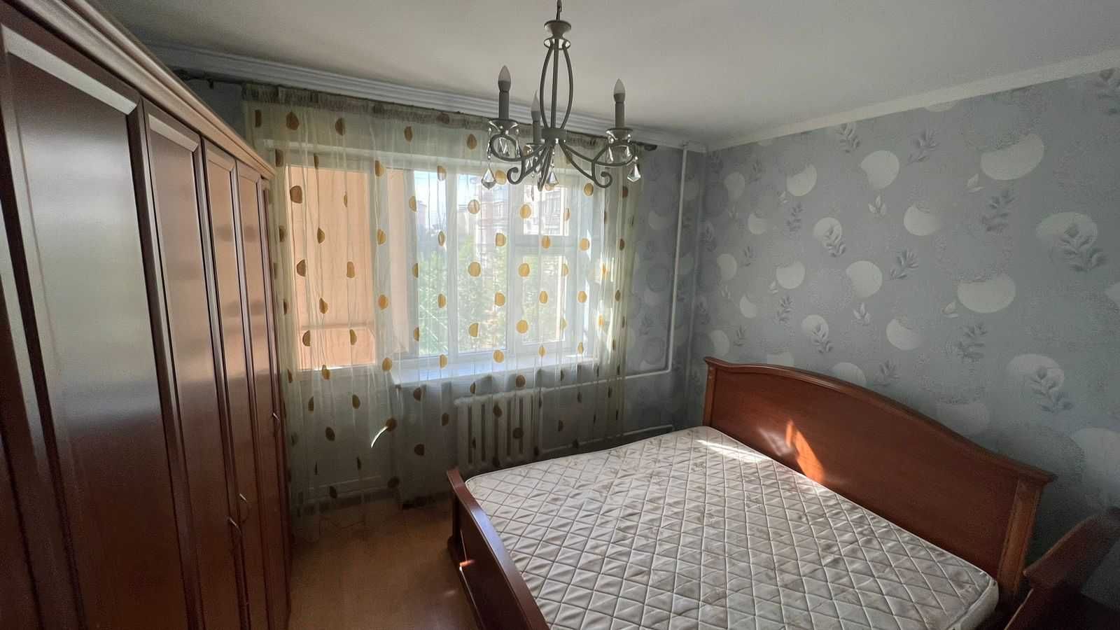 Продается спальня диван двухместный, тумба, шкаф.
