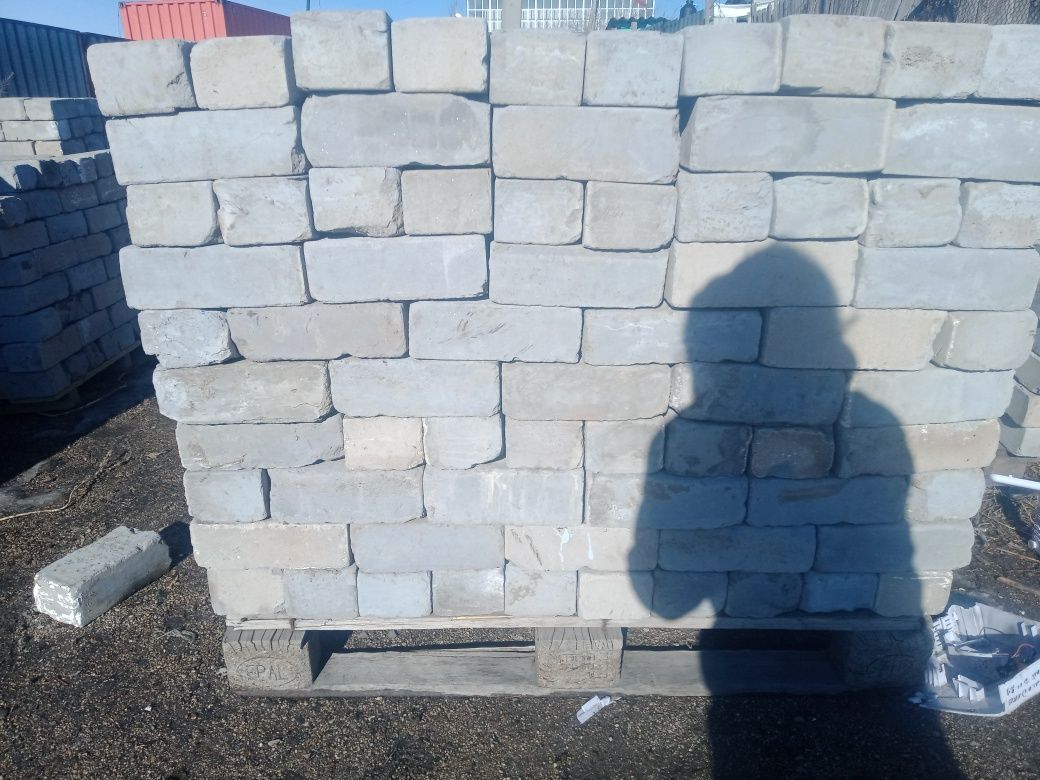 Срочно продам красный,силикатный кирпичи