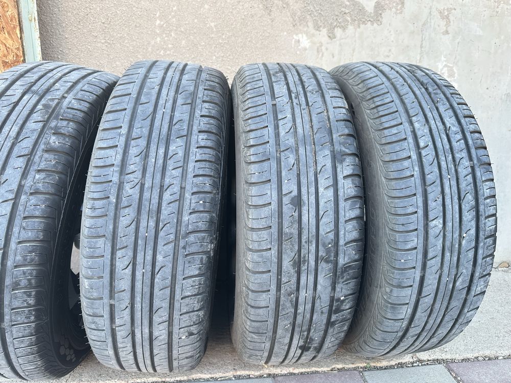 Продам комплект резины dunlop