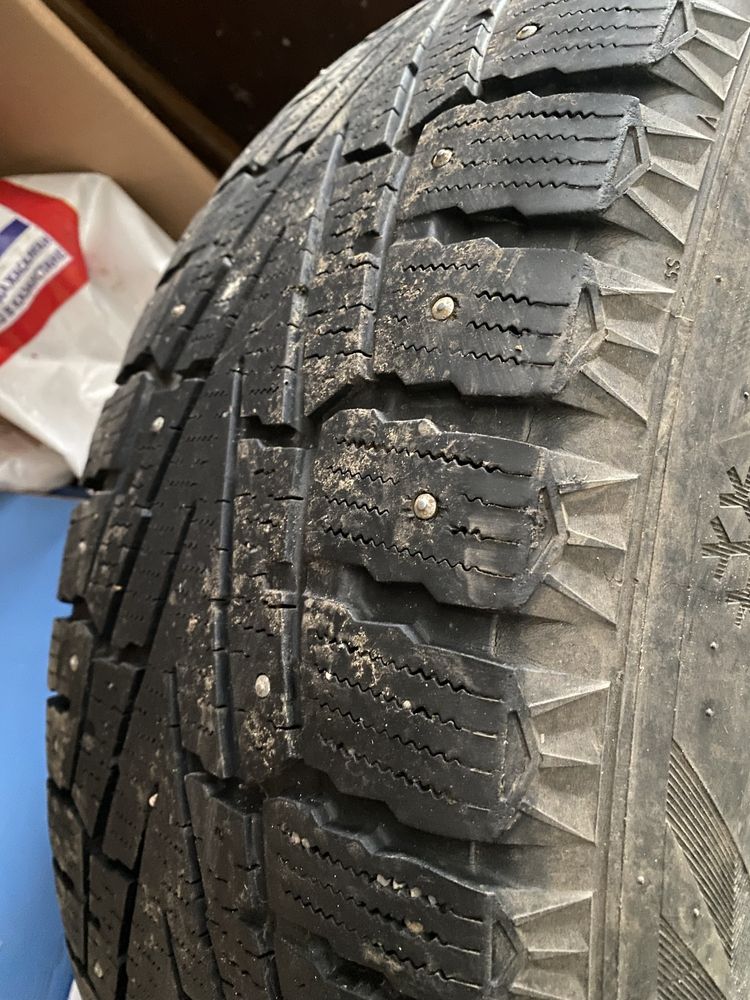 Продам зимние шины 265/60/18