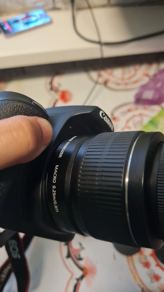 Срочно продам Canon  EOS 2000D