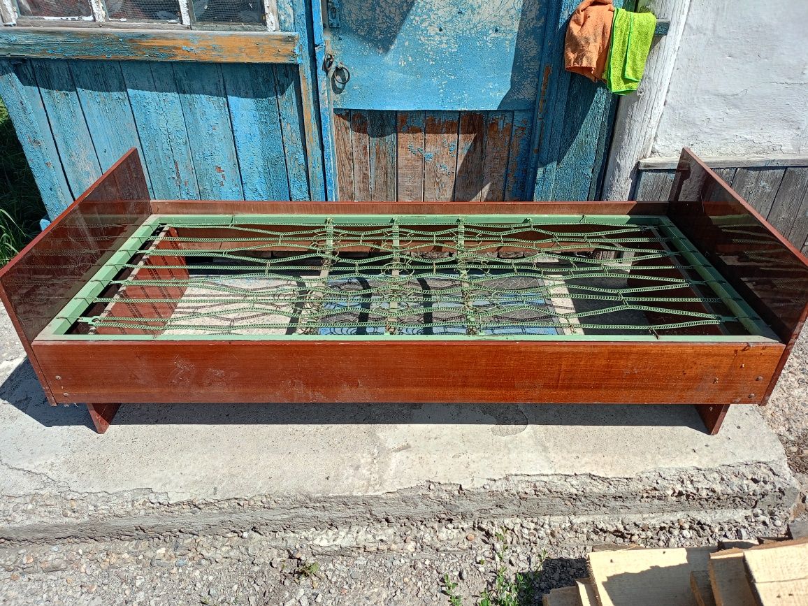 Продам кровать с матрасом