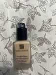 Продам тон от estee lauder с дозатором