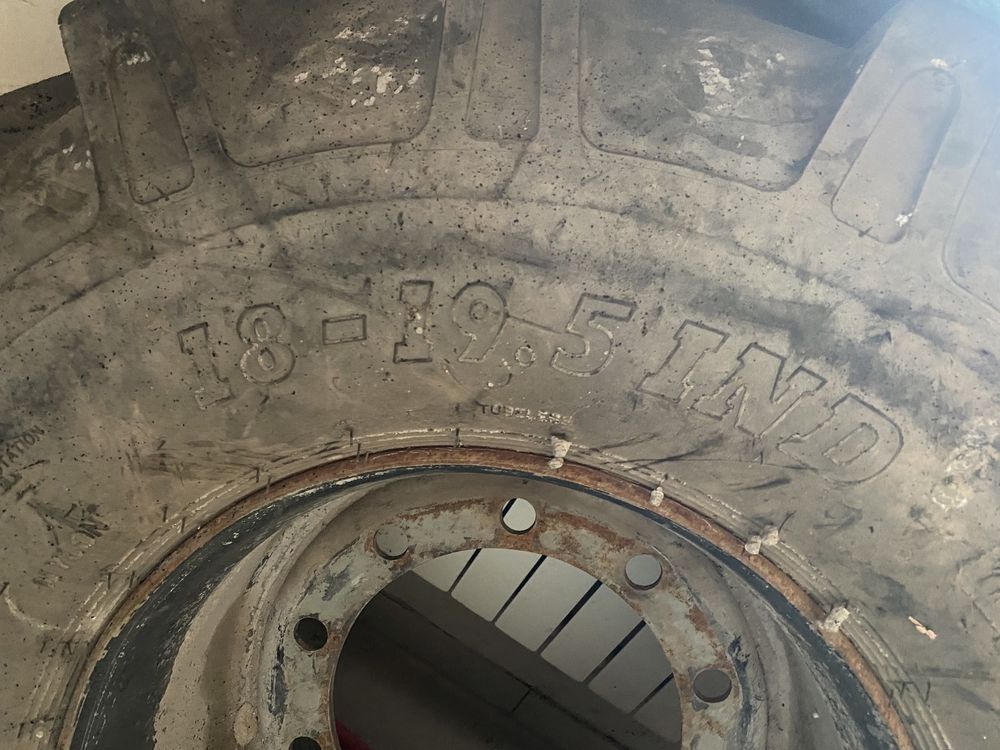 Продам шины спецтехника